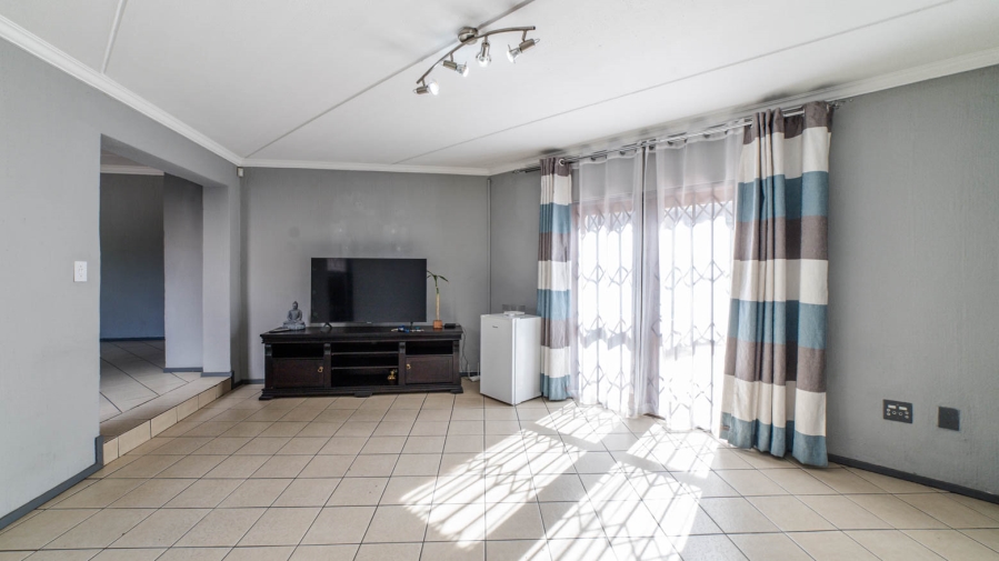 3 Bedroom Property for Sale in Buccleuch Gauteng