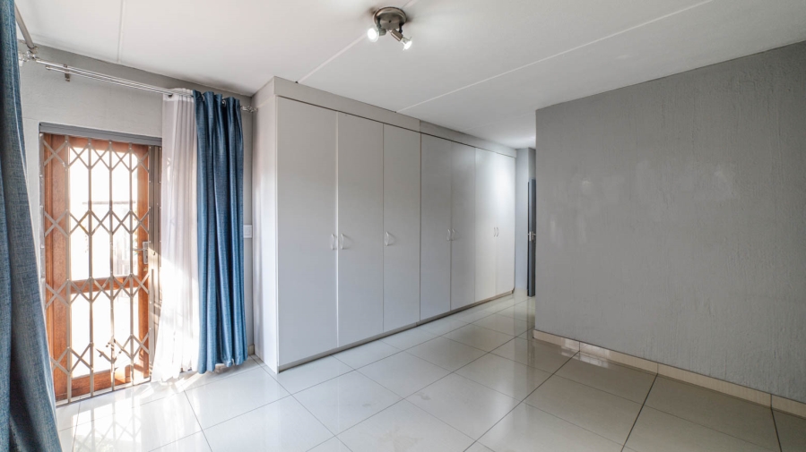 3 Bedroom Property for Sale in Buccleuch Gauteng