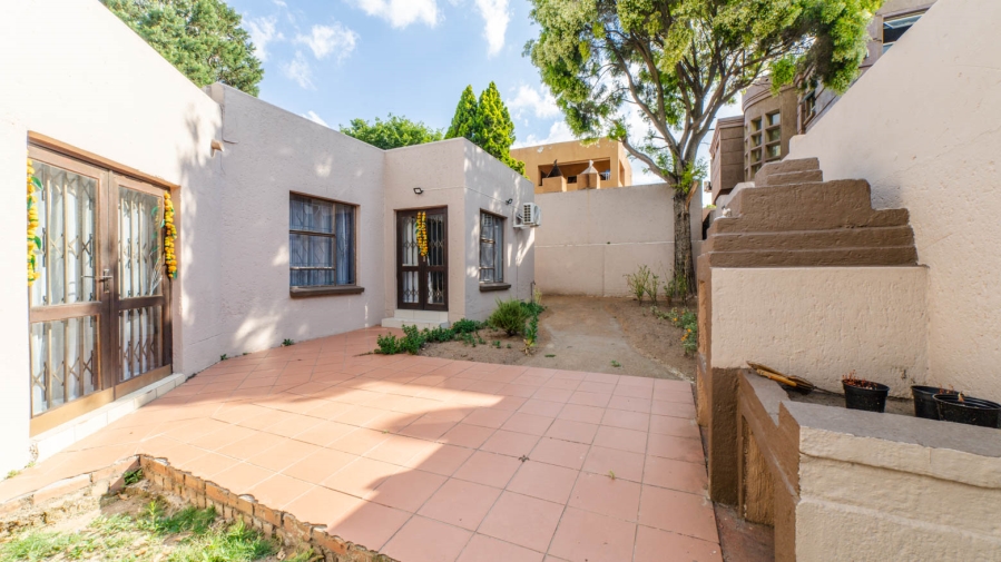 3 Bedroom Property for Sale in Buccleuch Gauteng
