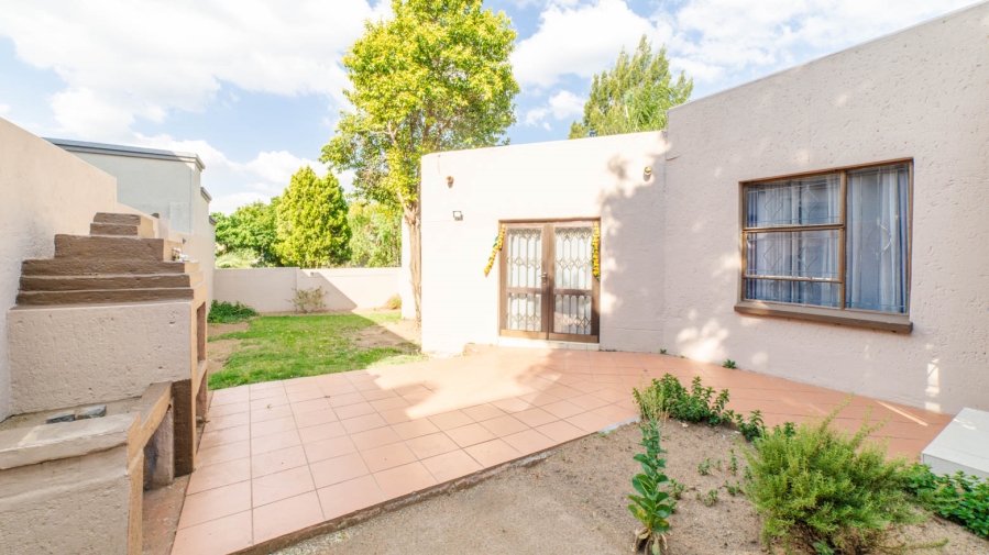3 Bedroom Property for Sale in Buccleuch Gauteng
