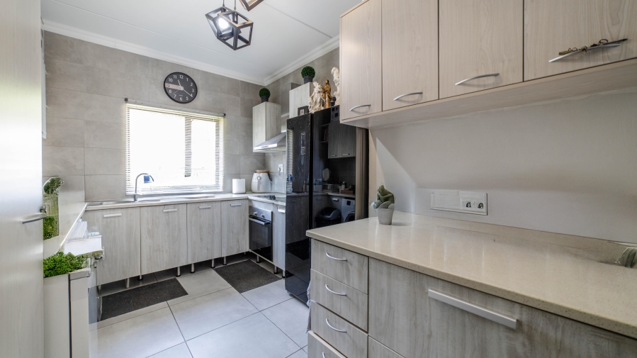 3 Bedroom Property for Sale in Broadacres Gauteng