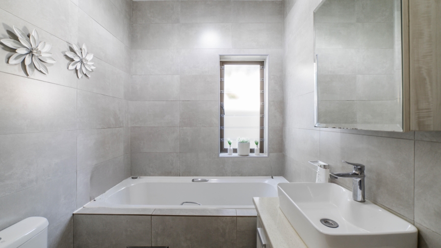 3 Bedroom Property for Sale in Broadacres Gauteng