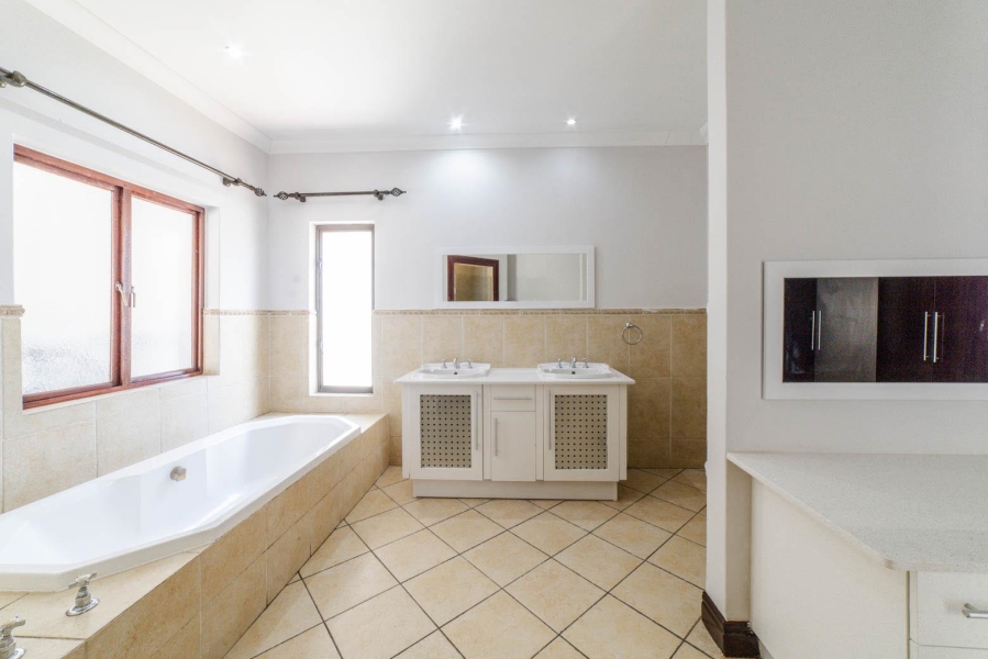 To Let 6 Bedroom Property for Rent in Dainfern Valley Gauteng