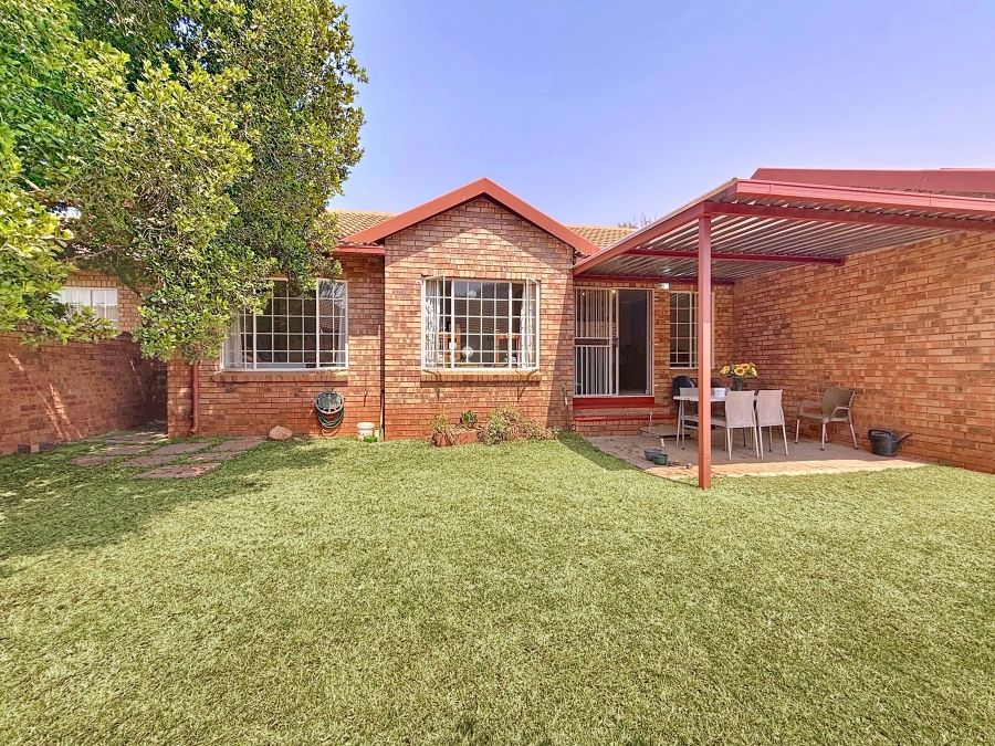 2 Bedroom Property for Sale in Meyerspark Gauteng