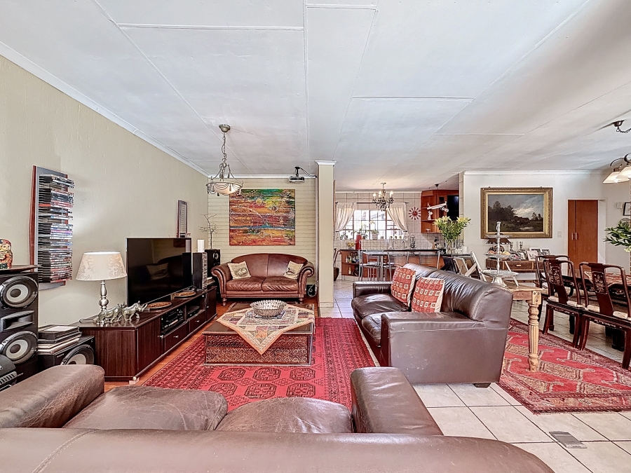 4 Bedroom Property for Sale in Die Wilgers Gauteng