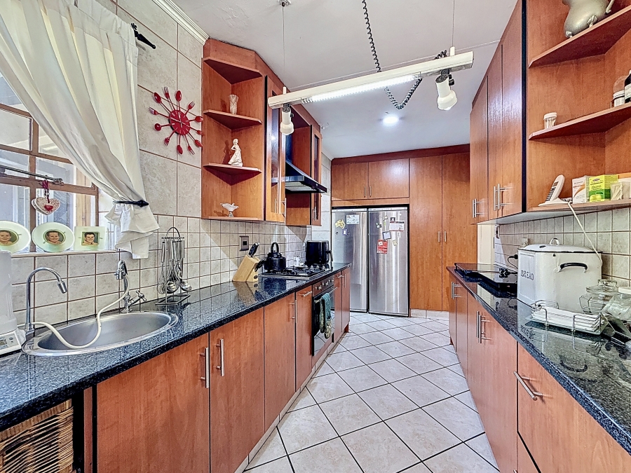 4 Bedroom Property for Sale in Die Wilgers Gauteng