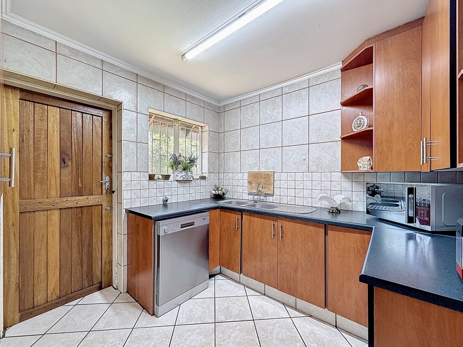 4 Bedroom Property for Sale in Die Wilgers Gauteng