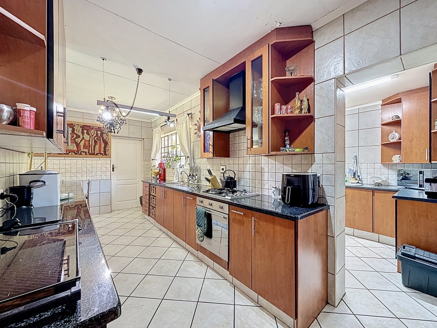 4 Bedroom Property for Sale in Die Wilgers Gauteng