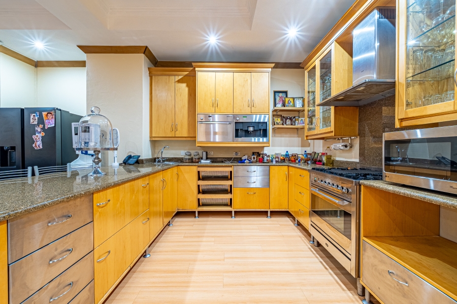 6 Bedroom Property for Sale in Cornwall Hill Gauteng