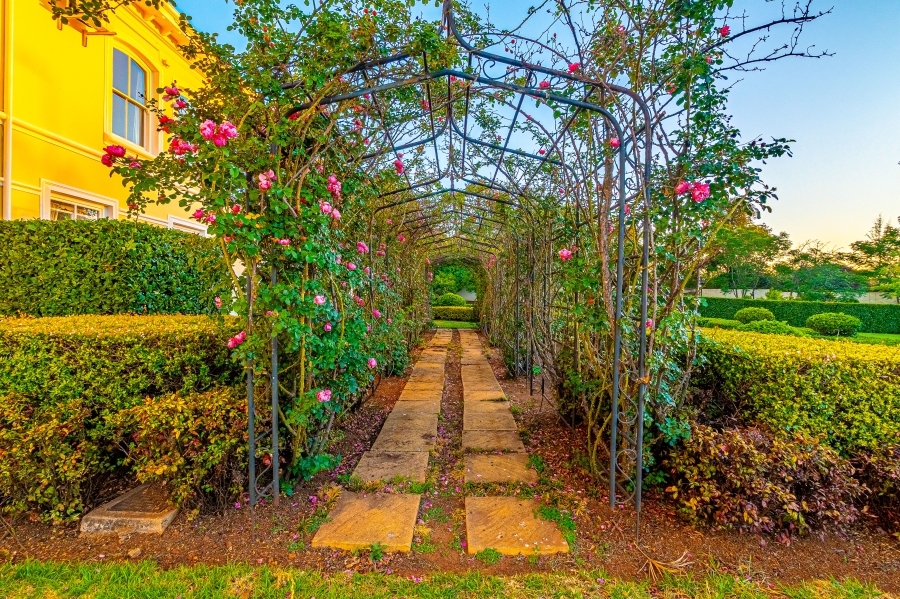 6 Bedroom Property for Sale in Cornwall Hill Gauteng