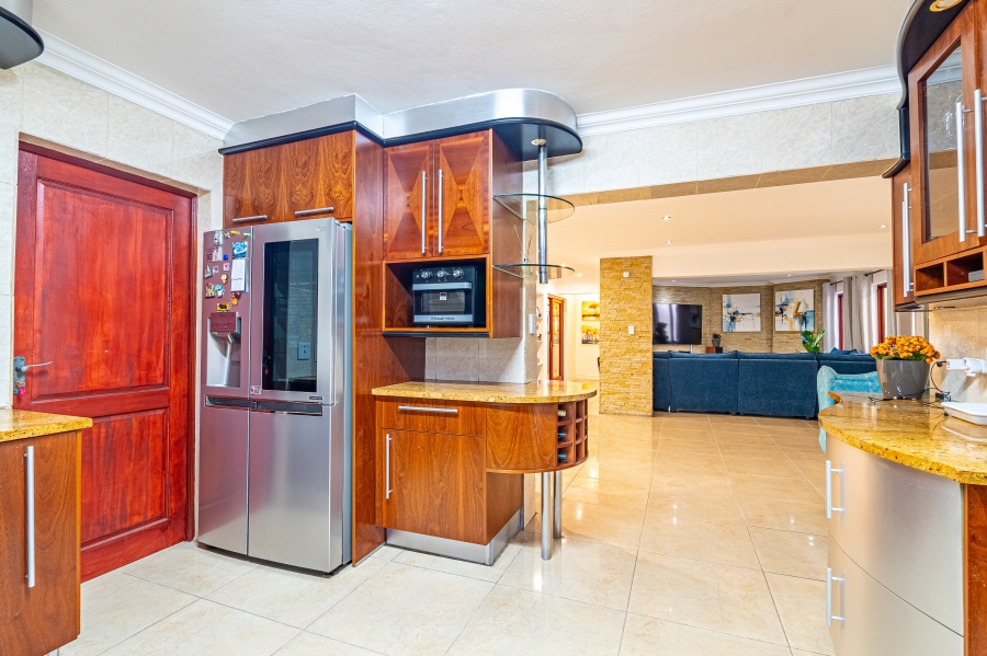 5 Bedroom Property for Sale in Dainfern Valley Gauteng