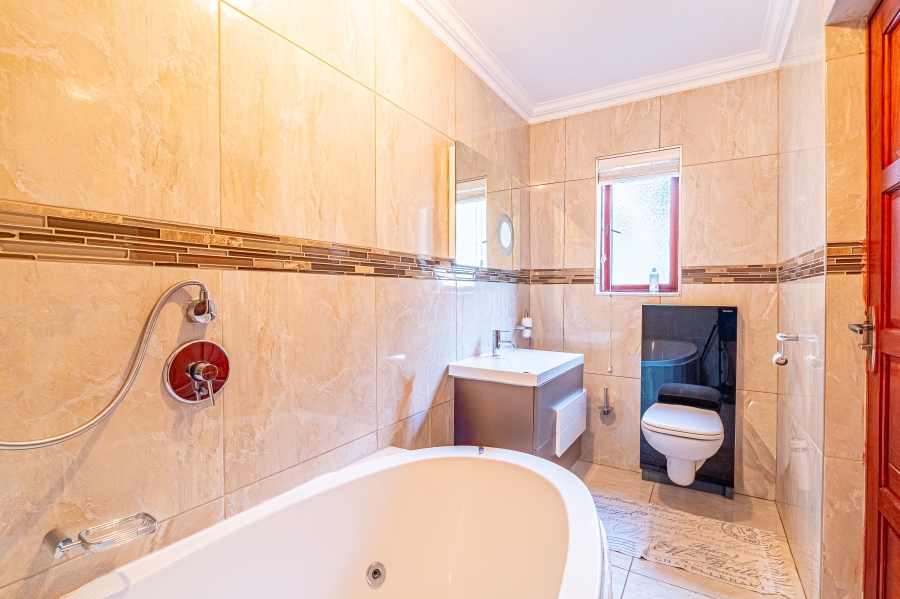 5 Bedroom Property for Sale in Dainfern Valley Gauteng