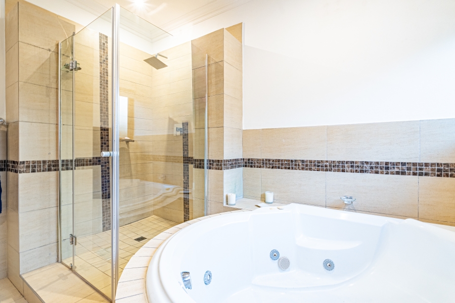 5 Bedroom Property for Sale in Dainfern Valley Gauteng