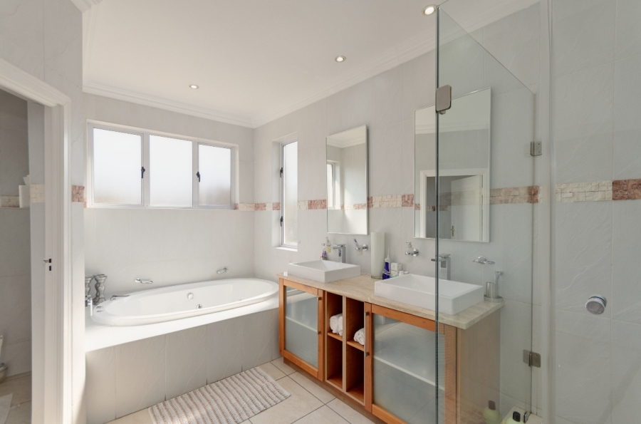 5 Bedroom Property for Sale in Dainfern Valley Gauteng