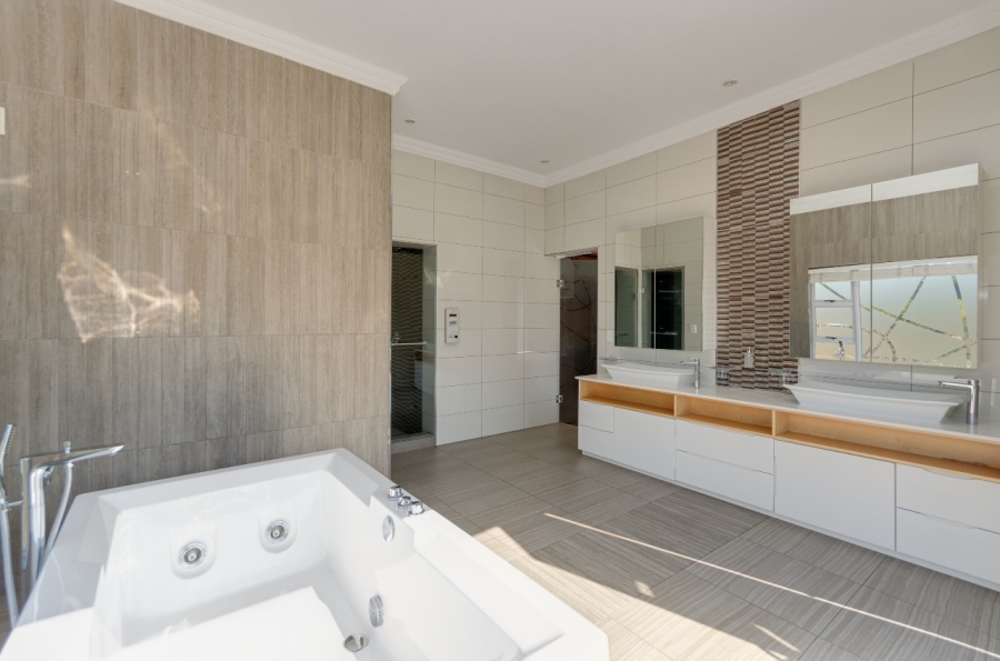 To Let 5 Bedroom Property for Rent in Dainfern Valley Gauteng