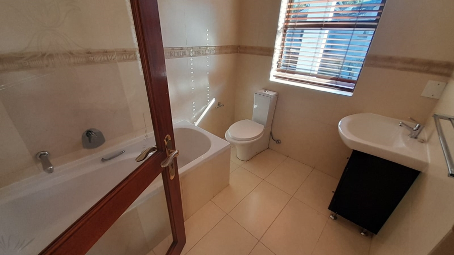 To Let 4 Bedroom Property for Rent in Ruimsig Gauteng