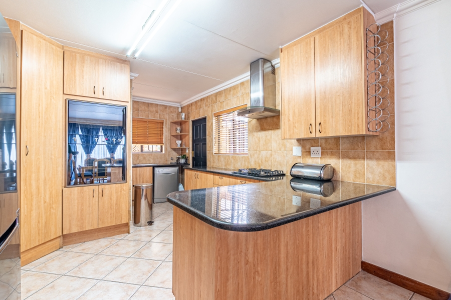 4 Bedroom Property for Sale in Beverley Gauteng