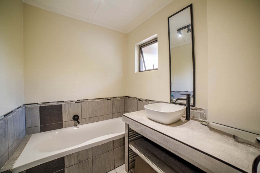 1 Bedroom Property for Sale in Fourways Gauteng