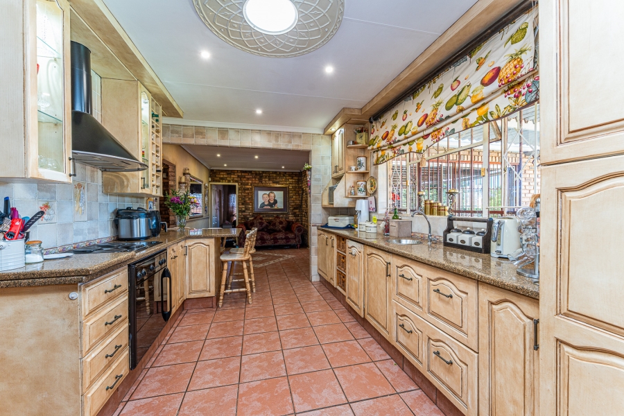 4 Bedroom Property for Sale in Wilro Park Gauteng