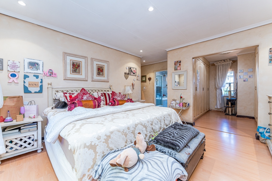 4 Bedroom Property for Sale in Wilro Park Gauteng