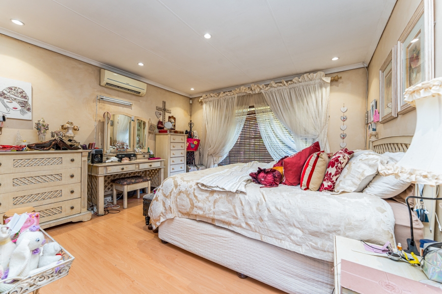 4 Bedroom Property for Sale in Wilro Park Gauteng