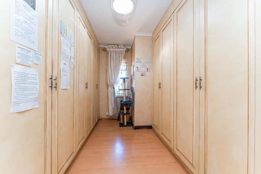 4 Bedroom Property for Sale in Wilro Park Gauteng