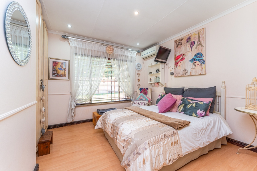 4 Bedroom Property for Sale in Wilro Park Gauteng