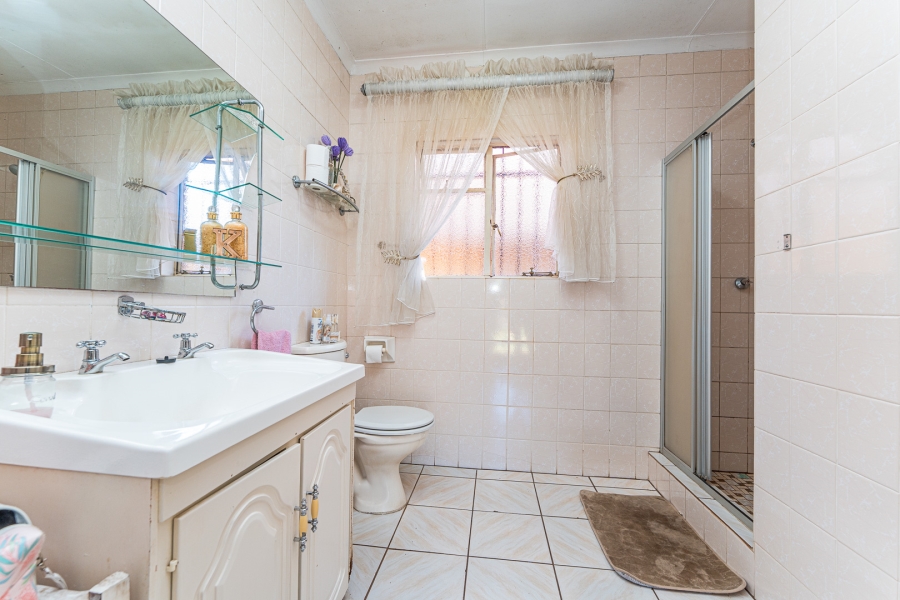 4 Bedroom Property for Sale in Wilro Park Gauteng