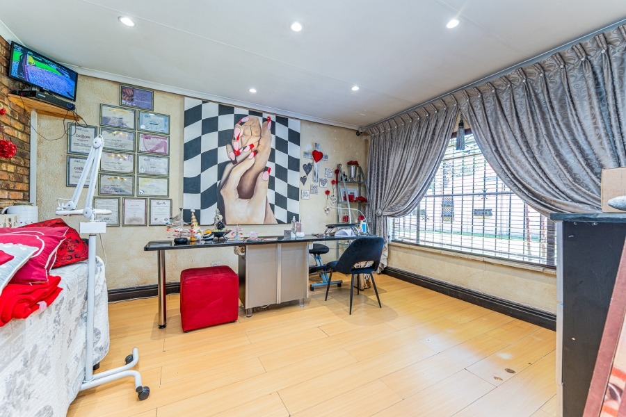 4 Bedroom Property for Sale in Wilro Park Gauteng