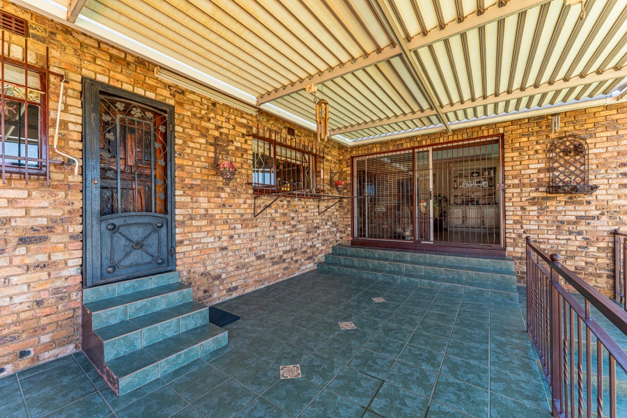 4 Bedroom Property for Sale in Wilro Park Gauteng
