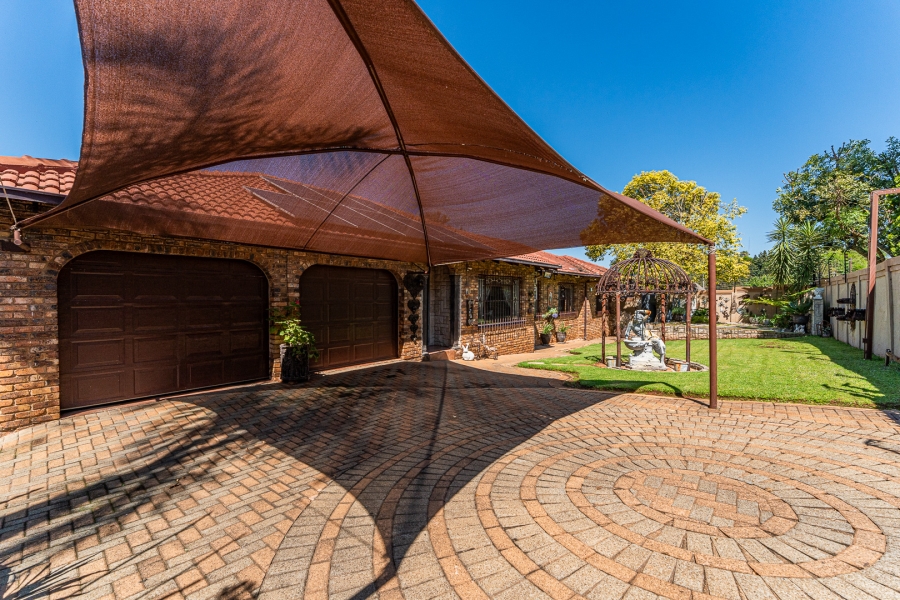 4 Bedroom Property for Sale in Wilro Park Gauteng