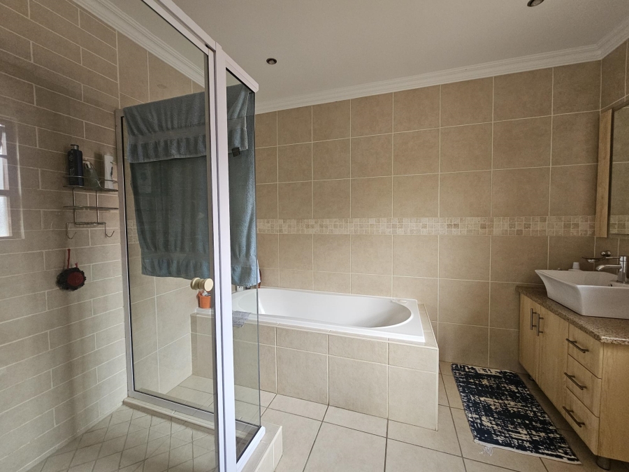 3 Bedroom Property for Sale in Ruimsig Country Estate Gauteng