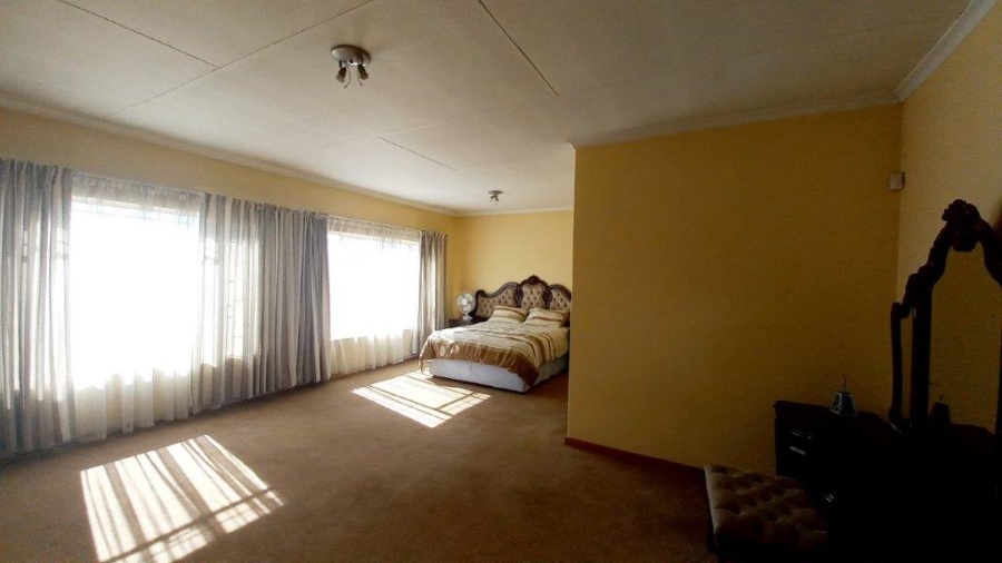 7 Bedroom Property for Sale in Sunward Park Gauteng