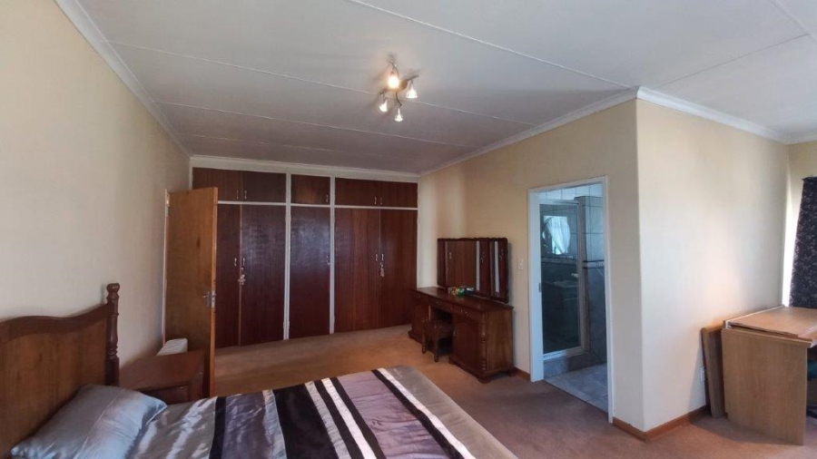 7 Bedroom Property for Sale in Sunward Park Gauteng