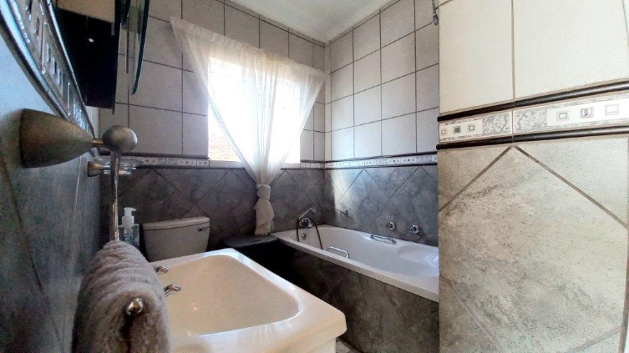 7 Bedroom Property for Sale in Sunward Park Gauteng
