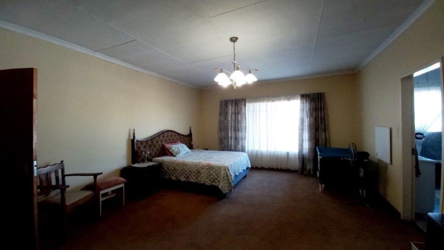 7 Bedroom Property for Sale in Sunward Park Gauteng