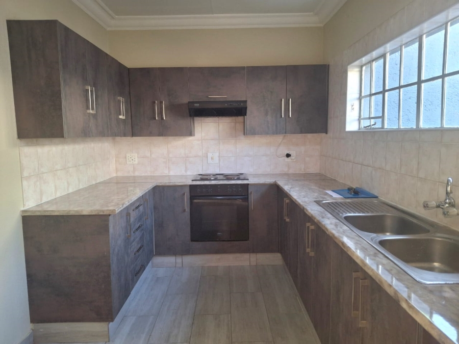 3 Bedroom Property for Sale in Sonneveld Gauteng