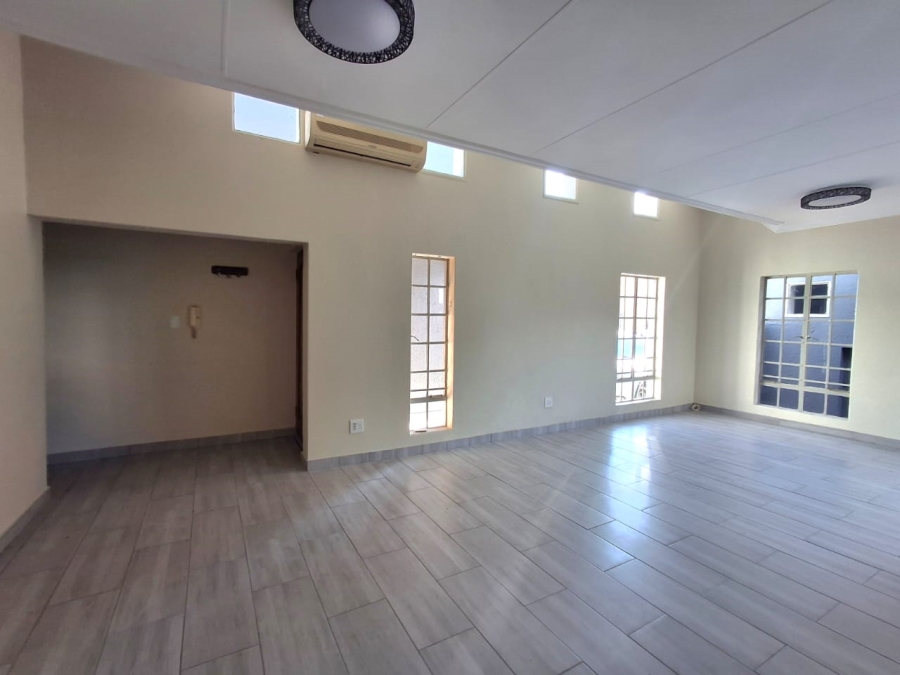 3 Bedroom Property for Sale in Sonneveld Gauteng