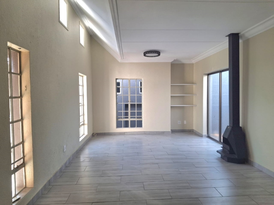 3 Bedroom Property for Sale in Sonneveld Gauteng