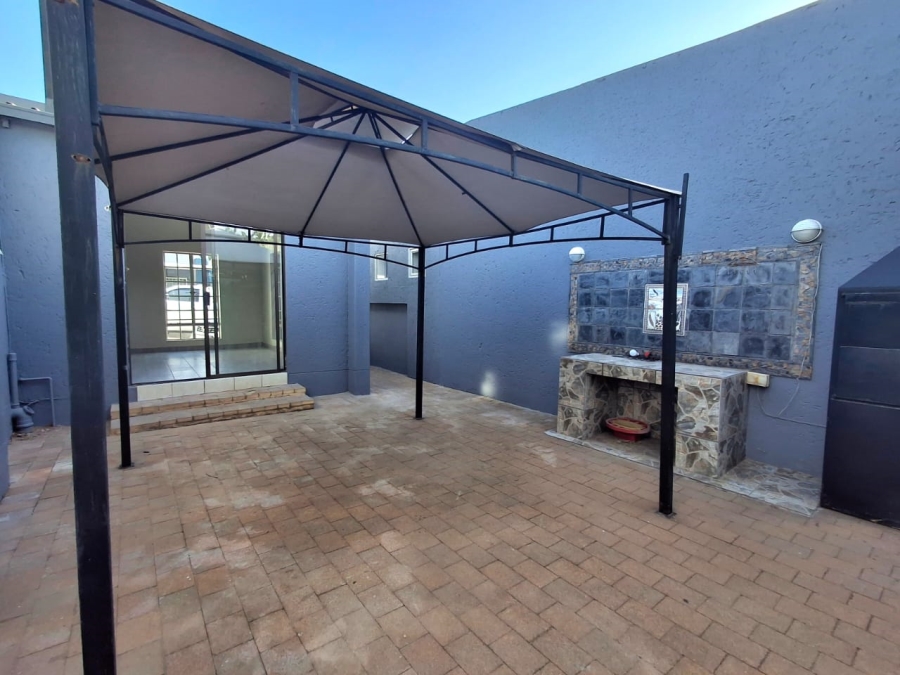 3 Bedroom Property for Sale in Sonneveld Gauteng