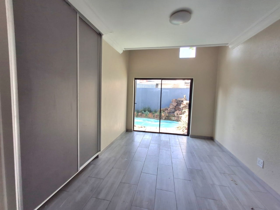 3 Bedroom Property for Sale in Sonneveld Gauteng