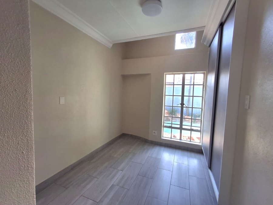 3 Bedroom Property for Sale in Sonneveld Gauteng