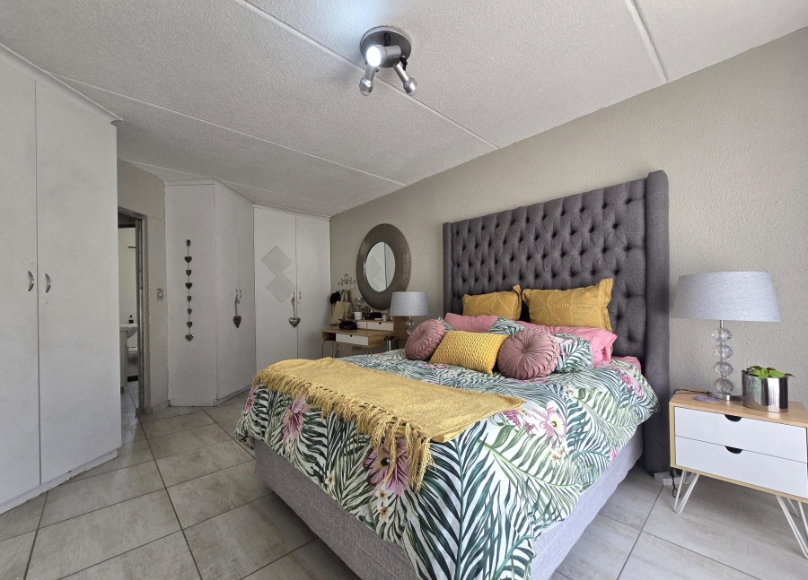 2 Bedroom Property for Sale in Helderkruin Gauteng