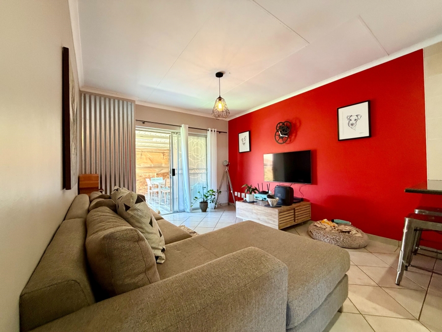 2 Bedroom Property for Sale in Rooihuiskraal North Gauteng