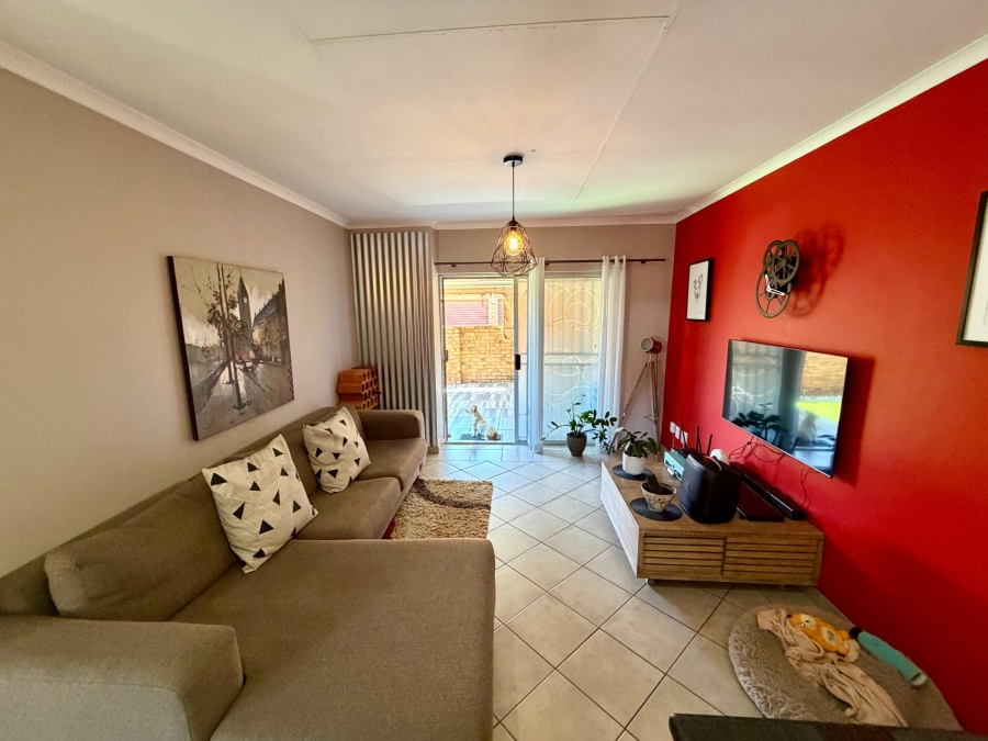 2 Bedroom Property for Sale in Rooihuiskraal North Gauteng