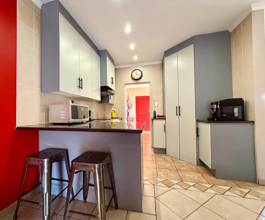 2 Bedroom Property for Sale in Rooihuiskraal North Gauteng