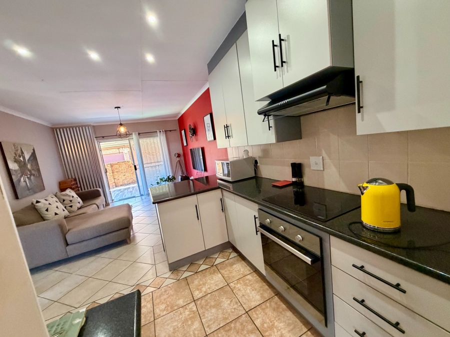 2 Bedroom Property for Sale in Rooihuiskraal North Gauteng