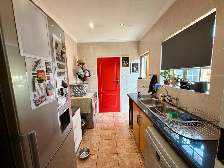 2 Bedroom Property for Sale in Rooihuiskraal North Gauteng