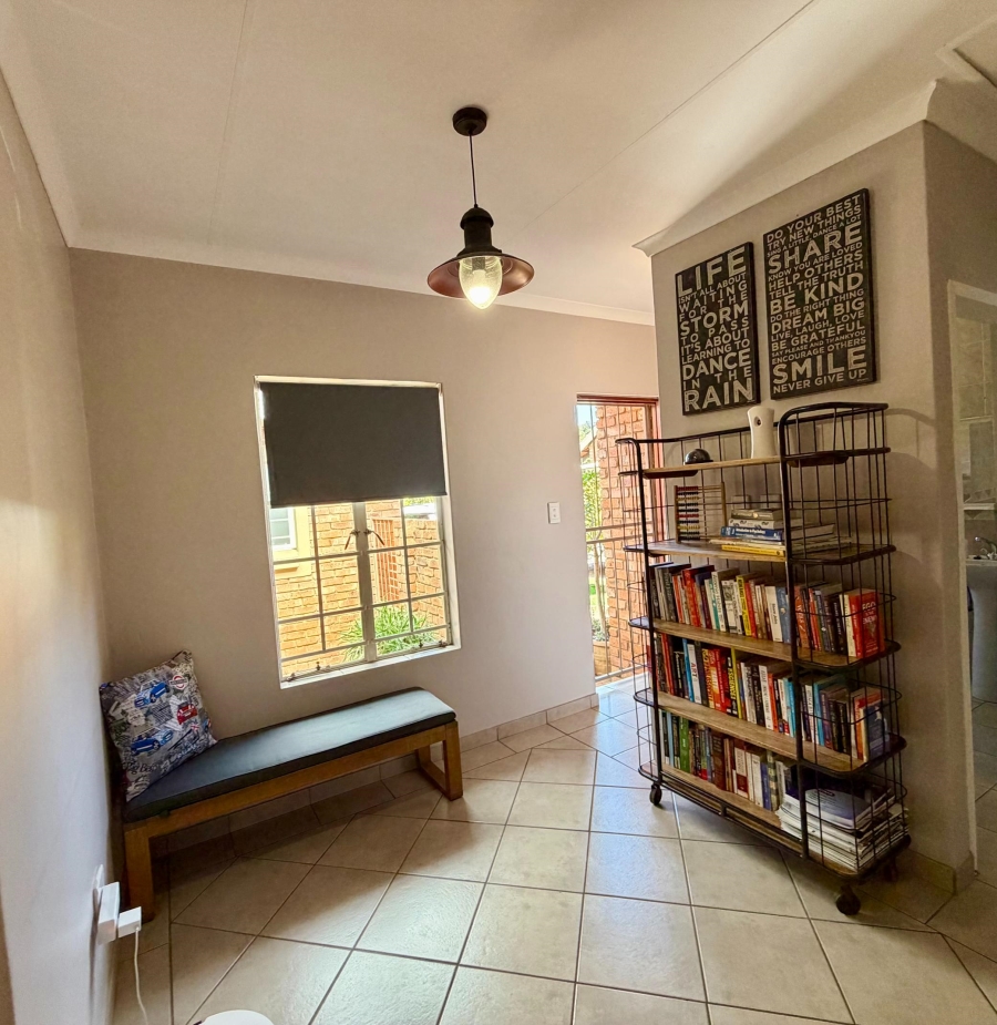 2 Bedroom Property for Sale in Rooihuiskraal North Gauteng