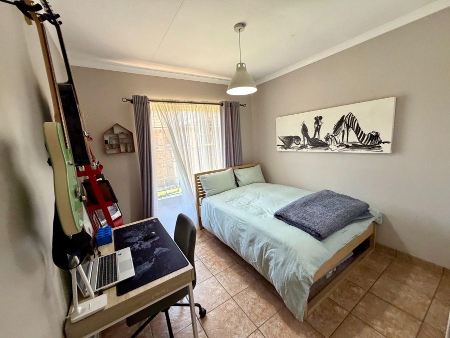 2 Bedroom Property for Sale in Rooihuiskraal North Gauteng